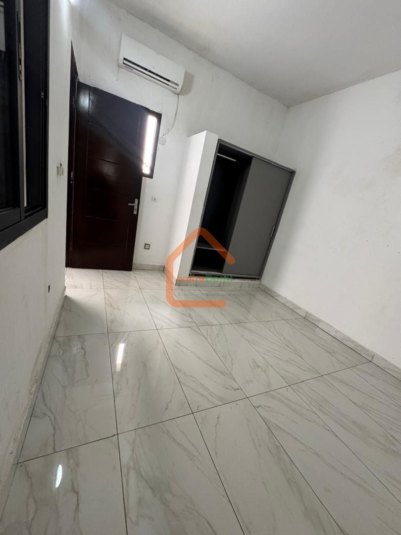 Villa duplex de 11 pièces bon standing