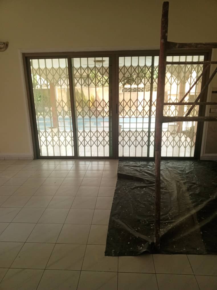 Villa 10 pièces avec piscine à louer à Cocody Vallon