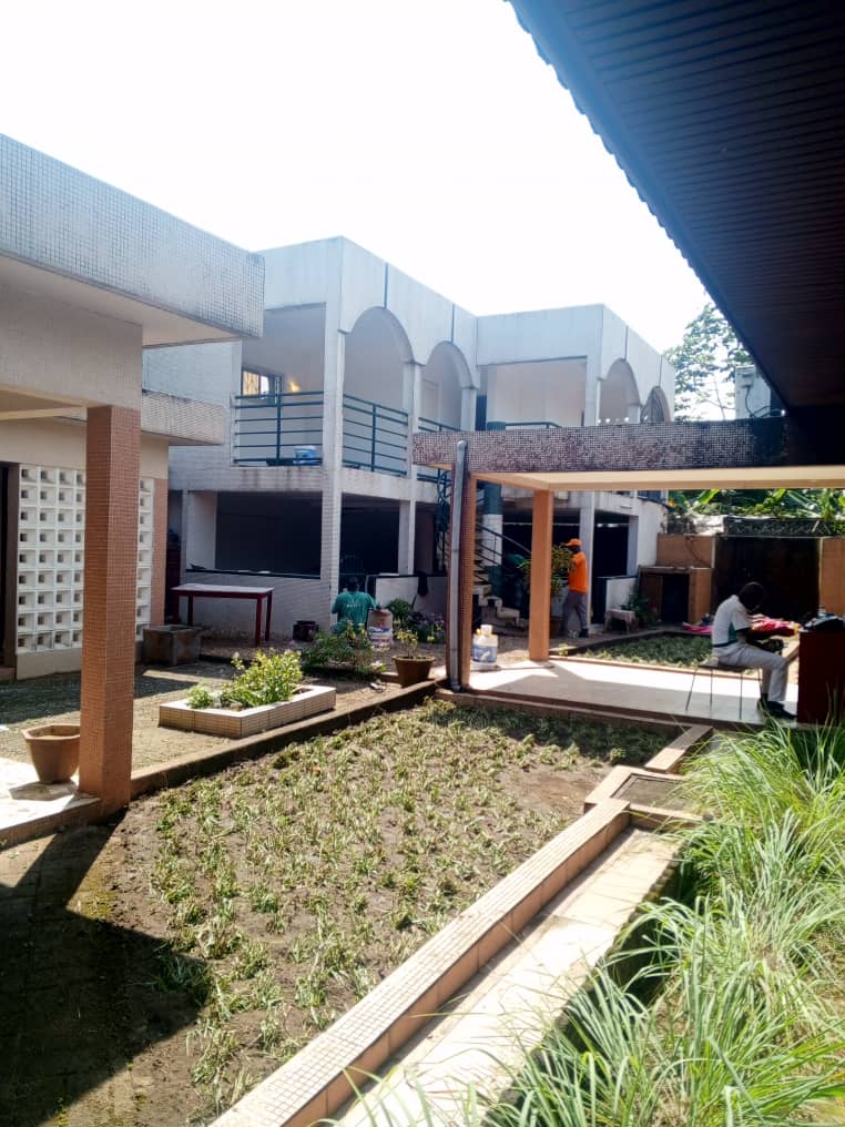 Villa 10 pièces avec piscine à louer à Cocody Vallon