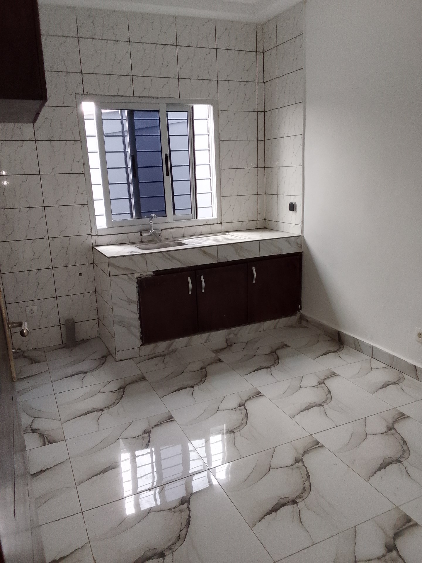 Appartements 2, 3,4 pièces à louer à bingerville Fehkesse derrière le cosim