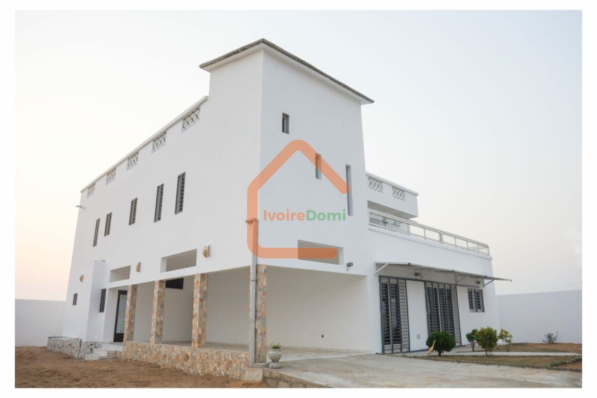 Grand bassam duplex 7 pièces avec piscine et jardin en vente