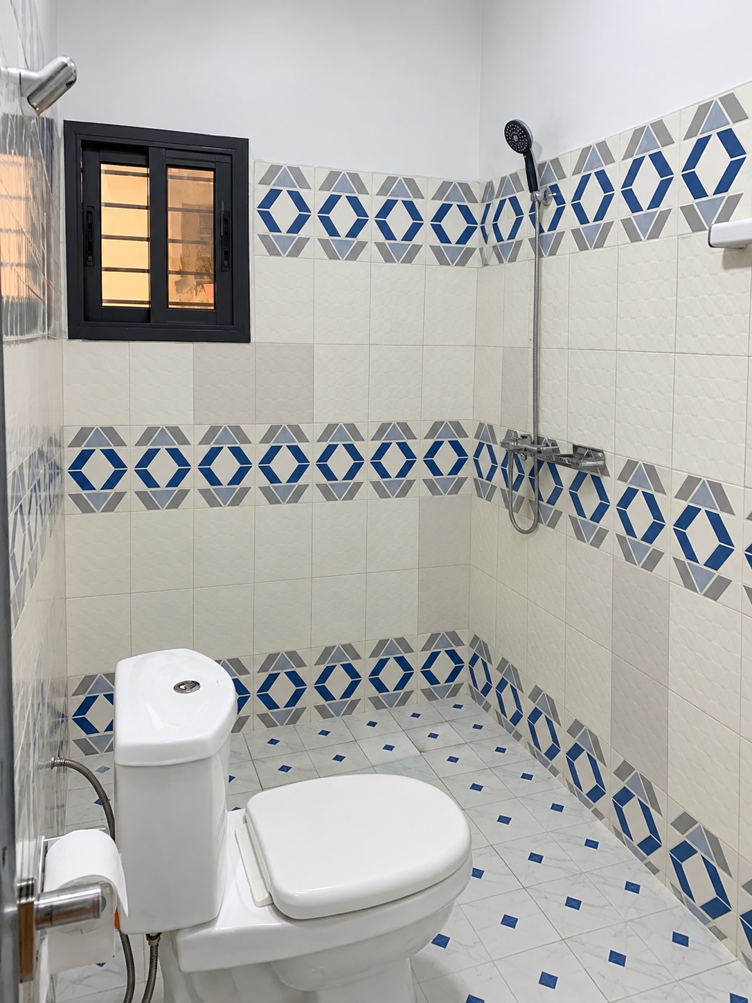 À LOUER – APPARTEMENT 3 PIÈCES À COCODY ABATTA