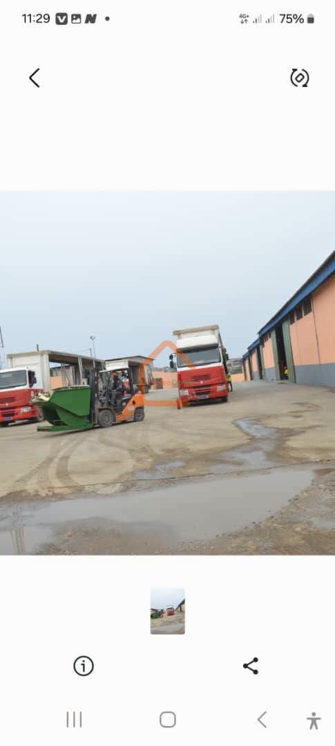 ENTREPOT COMMERCIAL EN VENTE