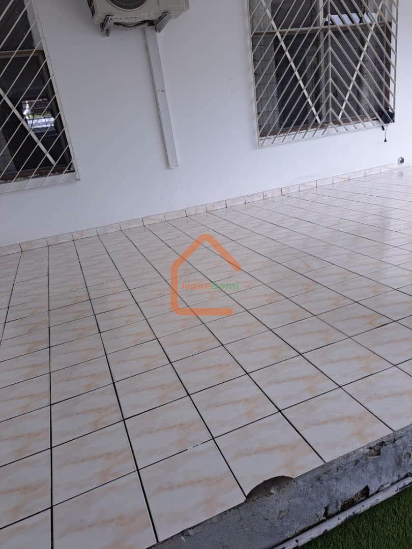 VILLA BASSE EN VENTE