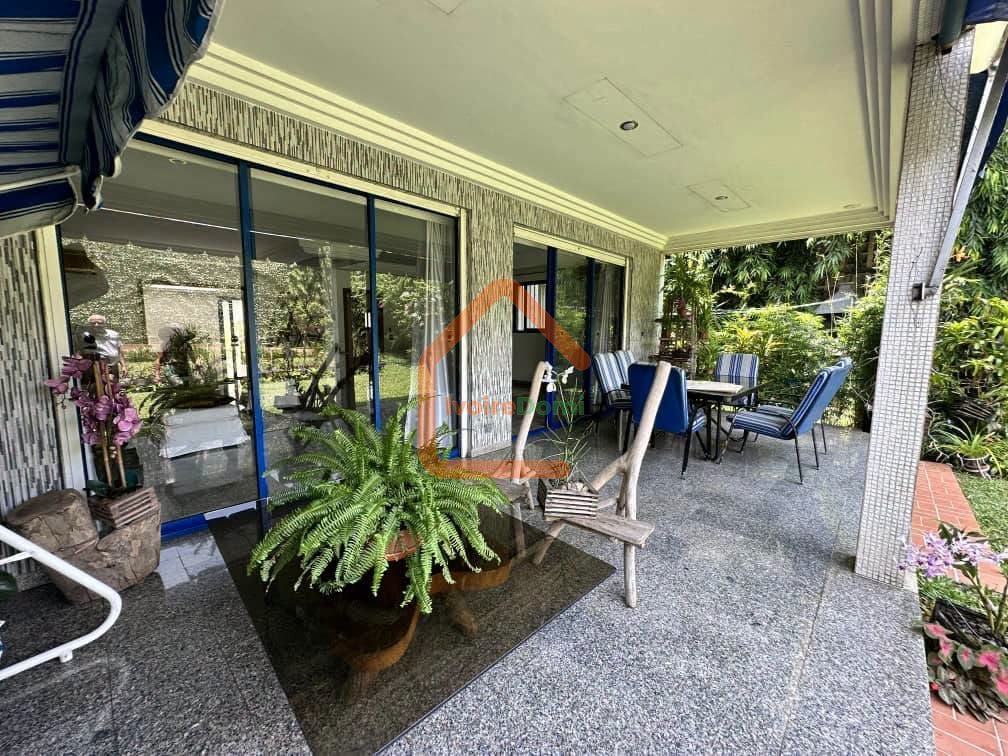 VILLA BASSE EN VENTE