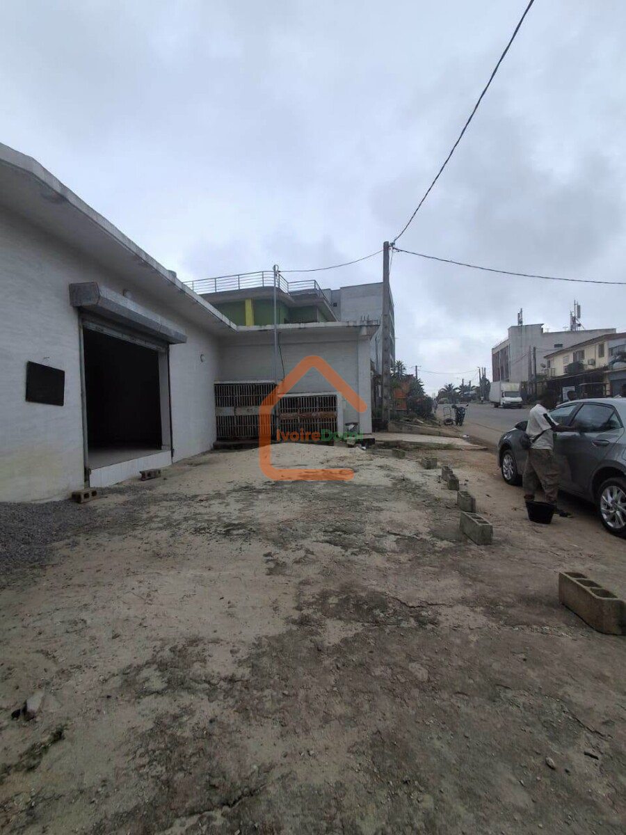 MAGASIN EN LOCATION