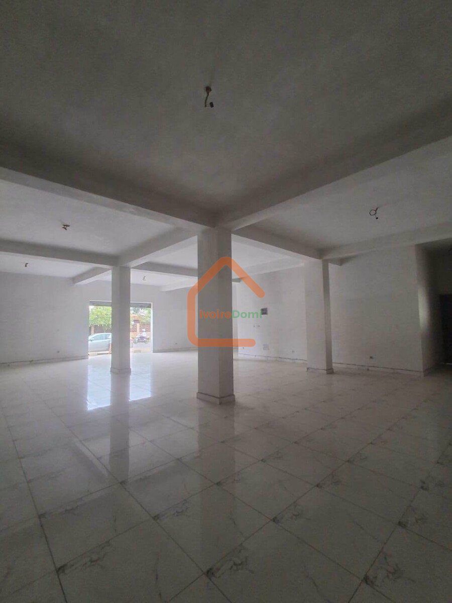 MAGASIN EN LOCATION