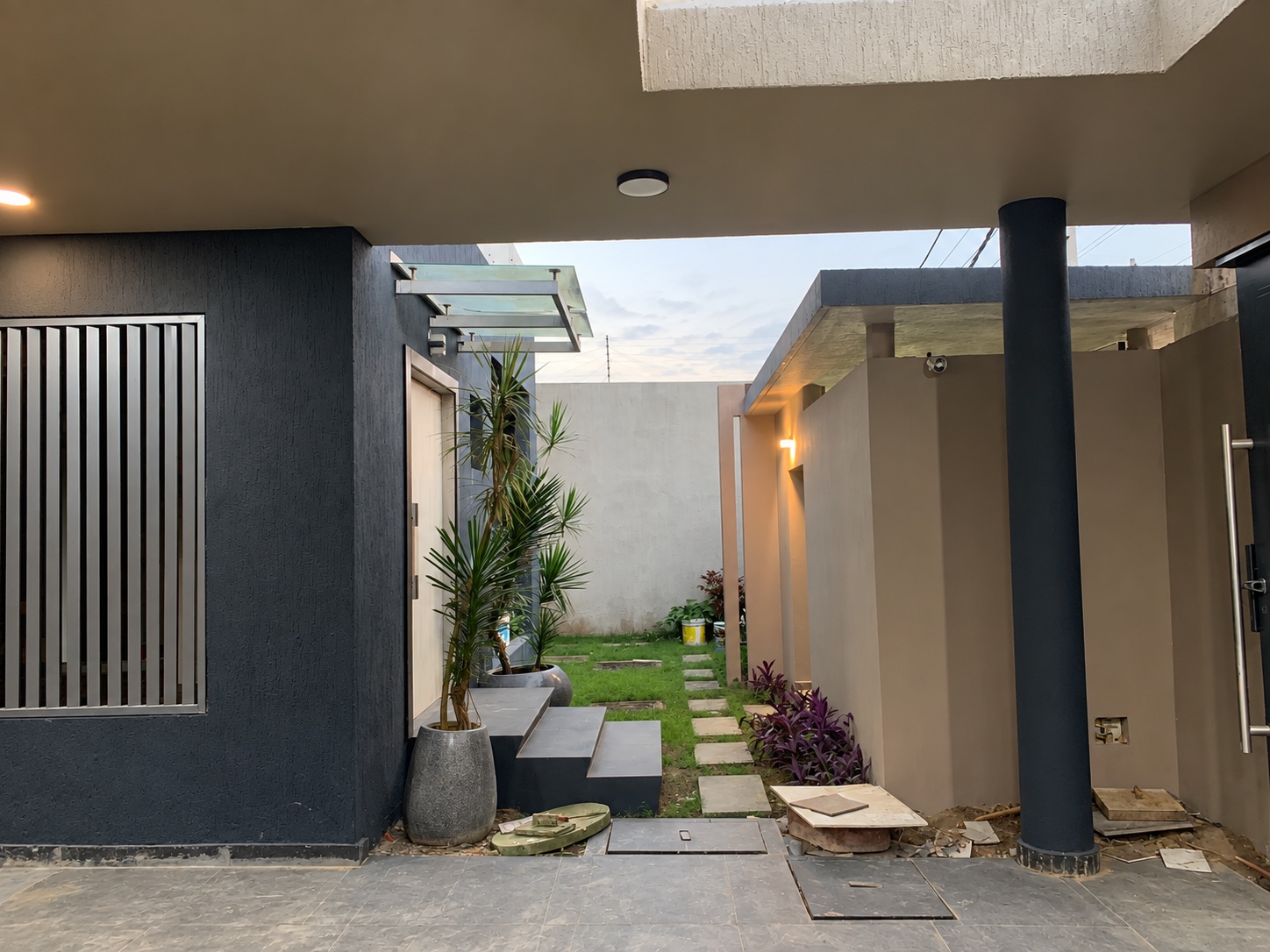 À LOUER – SOMPTUEUX DUPLEX DE 10 PIÈCES AVEC PISCINE