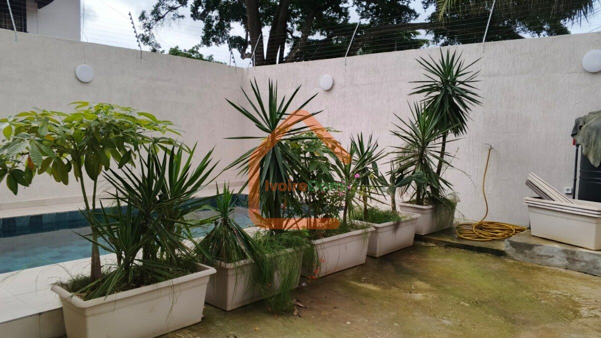 Villa 5 pièces Cocody deux plateaux