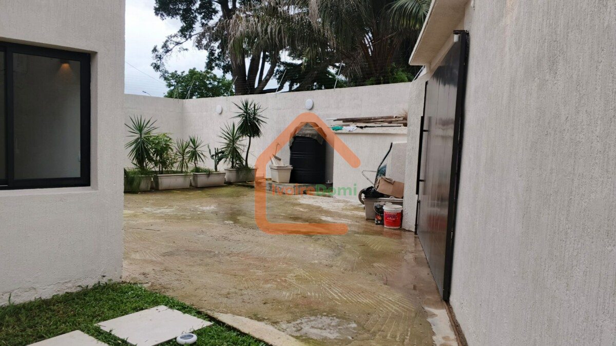 Villa 5 pièces Cocody deux plateaux