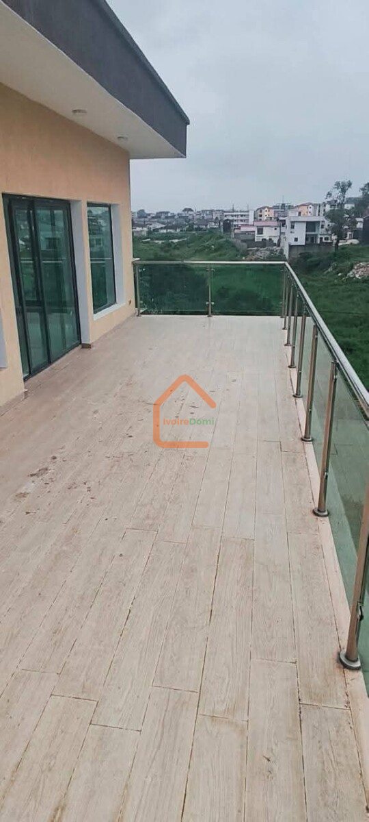 Villa de 11 pièces à vendre Riviera abata cité du port