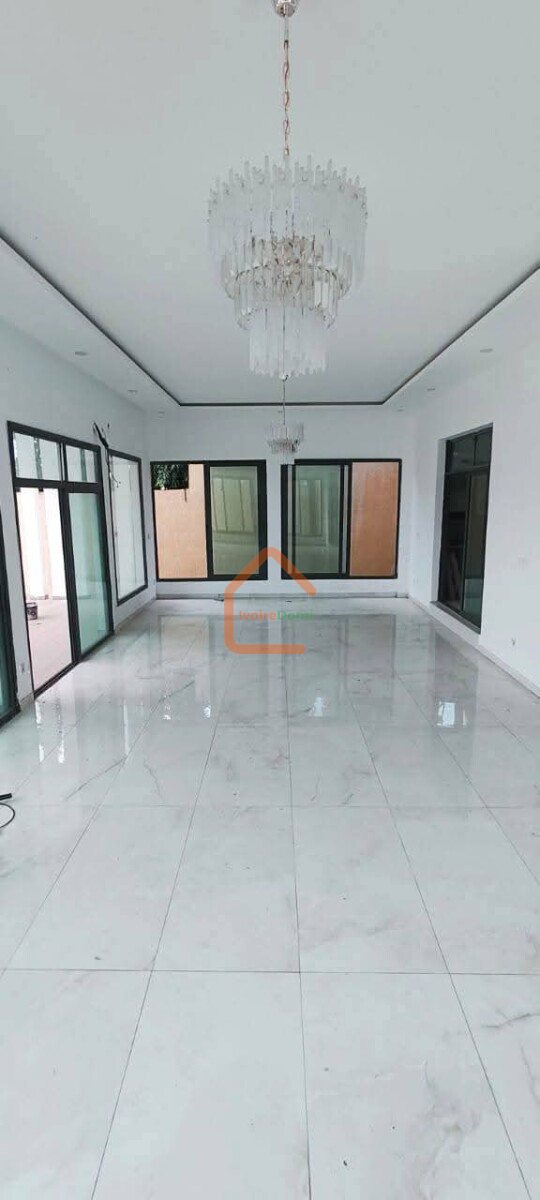 Villa de 11 pièces à vendre Riviera abata cité du port
