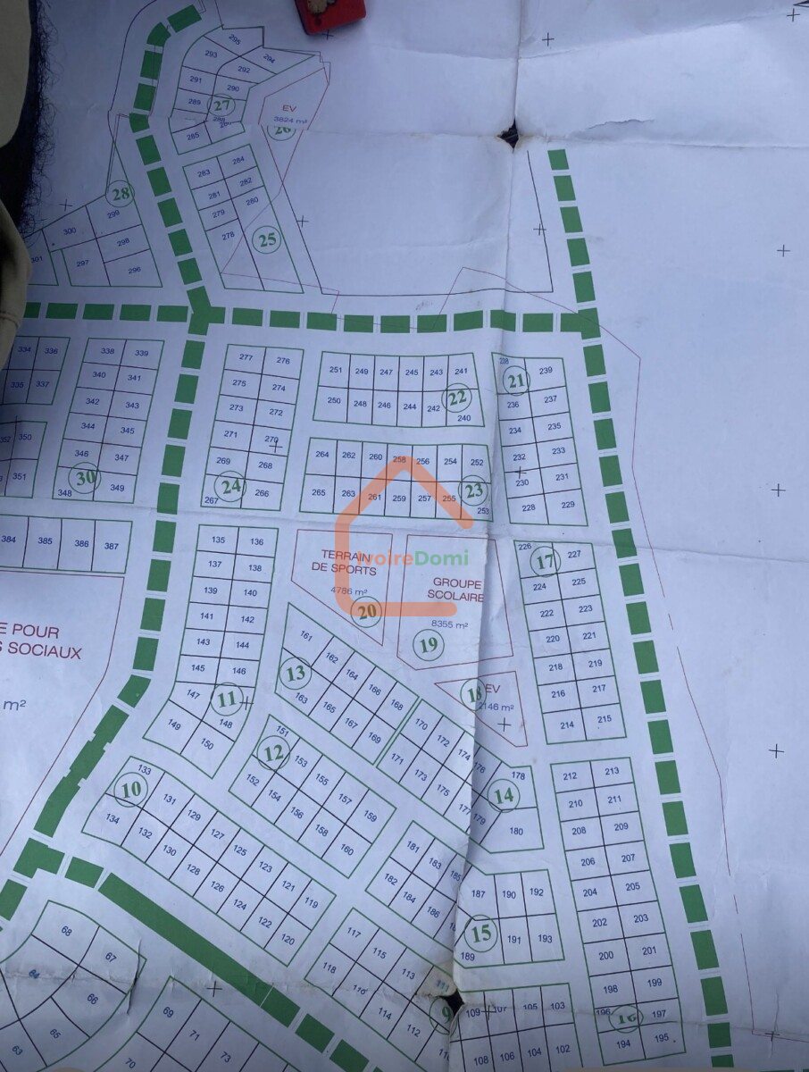 Vente 1 bloc de terrain de 10 lots sur terre ferme à la baie des milliardaires du côté Bbr