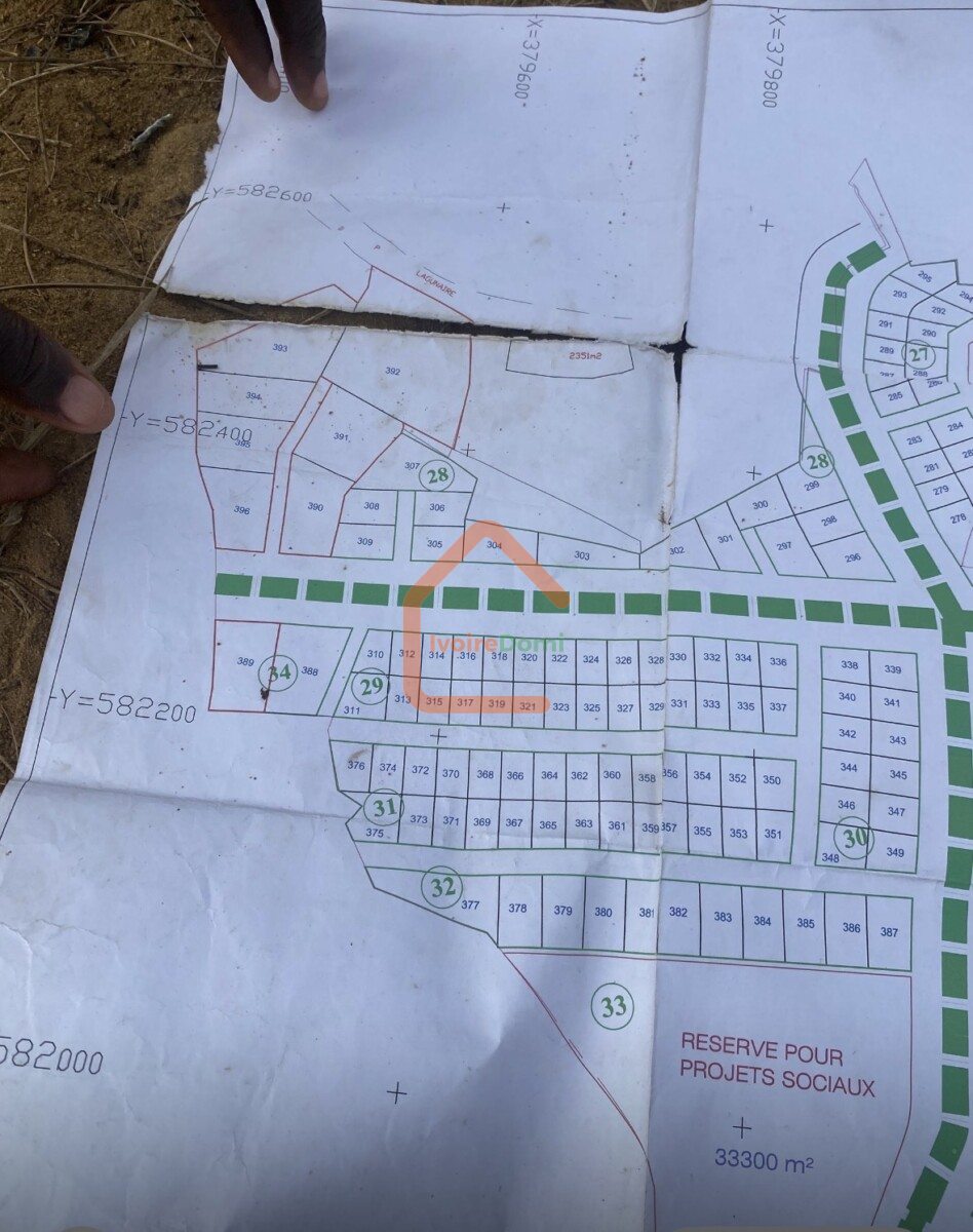 Vente 1 bloc de terrain de 10 lots sur terre ferme à la baie des milliardaires du côté Bbr