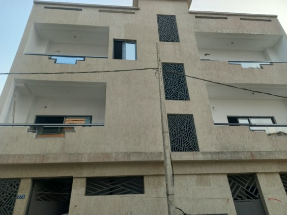 Appartement de deux pi&egrave;ces, de trois pi&egrave;ces, de quatre pi&egrave;ces, studio, magasins.