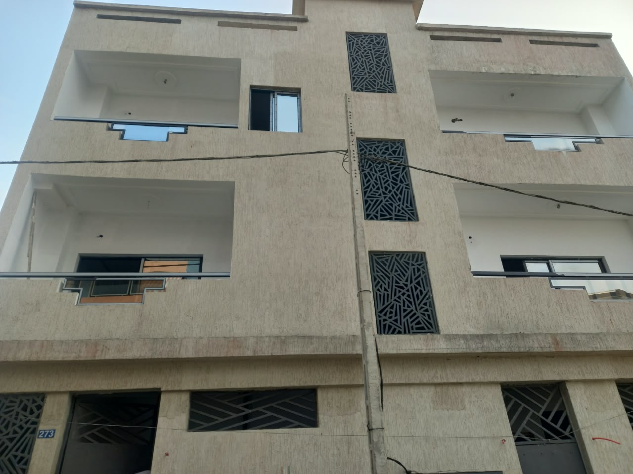 Appartement de deux pièces, de trois pièces, de quatre pièces, studio, magasins.