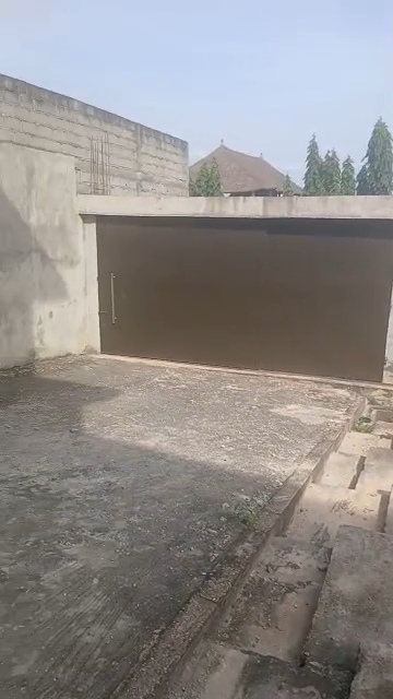 Villa 11 pièces gros œuvre sur 1100m² à vendre au sein de la cité prestige
