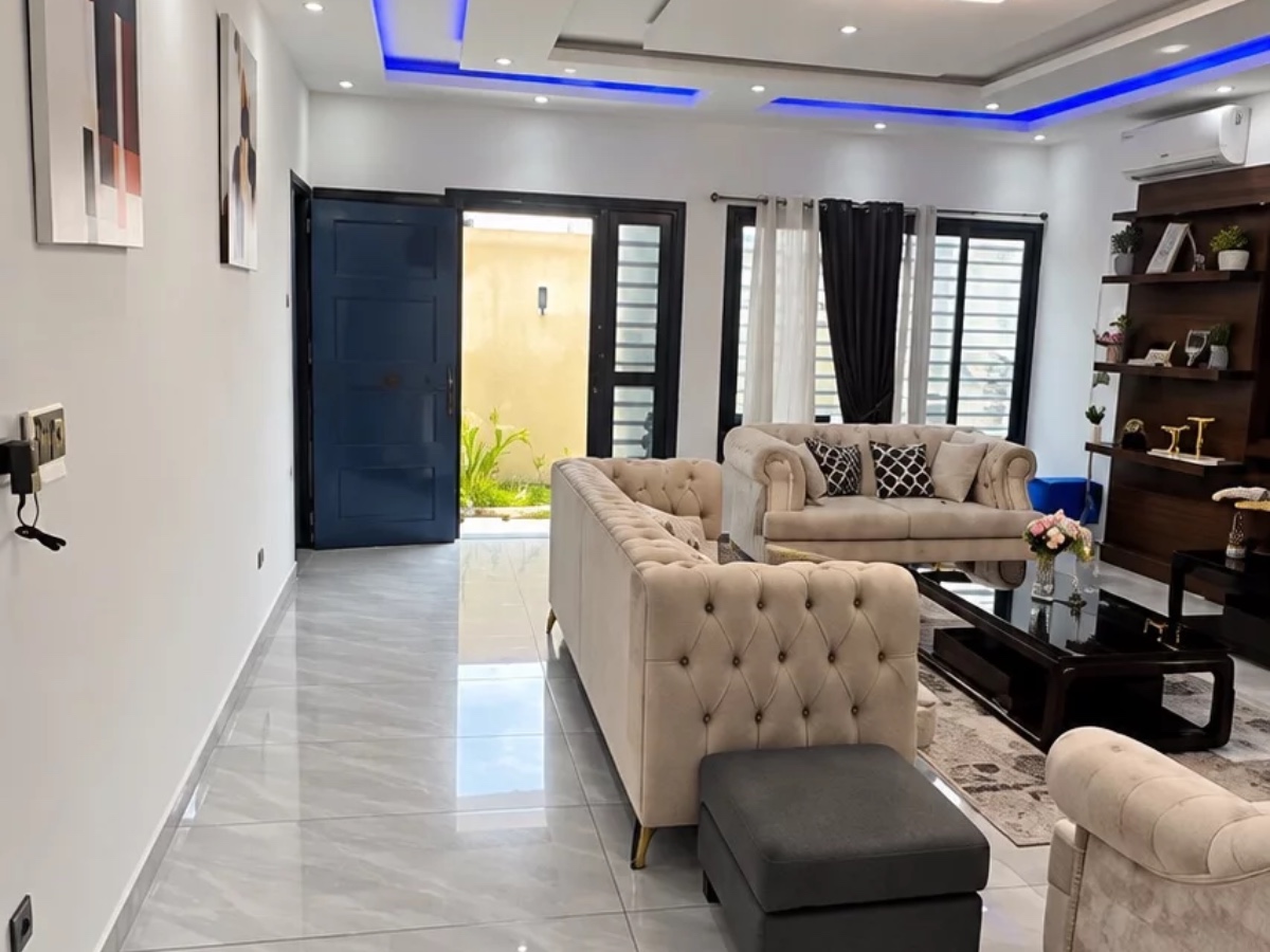 À VENDRE — VILLA DUPLEX MEUBLÉE DE 7 PIÈCES