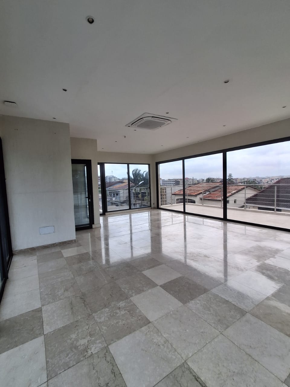 APPARTEMENT DE 4 PIÈCES+ BOYERIE