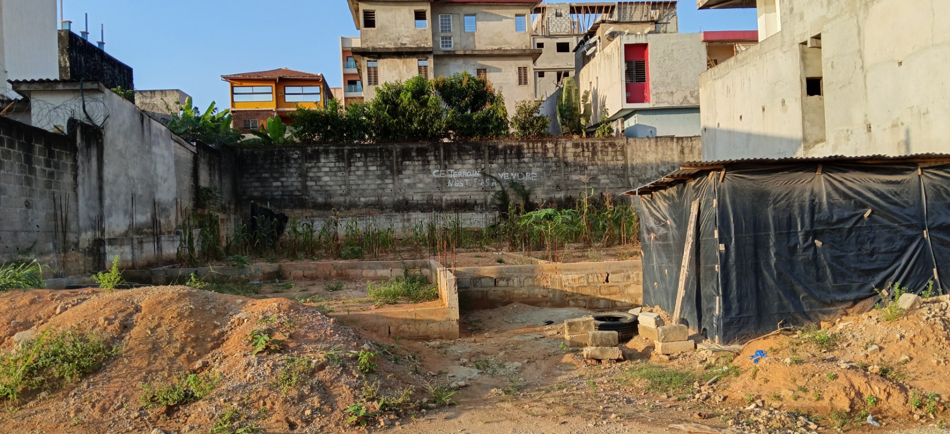 Terrain de 450 m² a cocody rivera cité sir secteur chawarma +