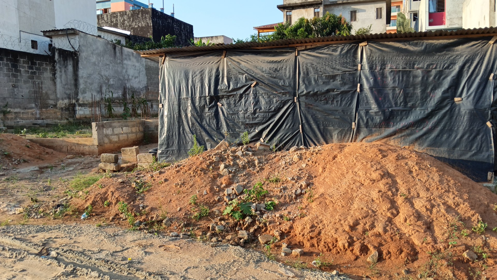 Terrain de 450 m² a cocody rivera cité sir secteur chawarma +