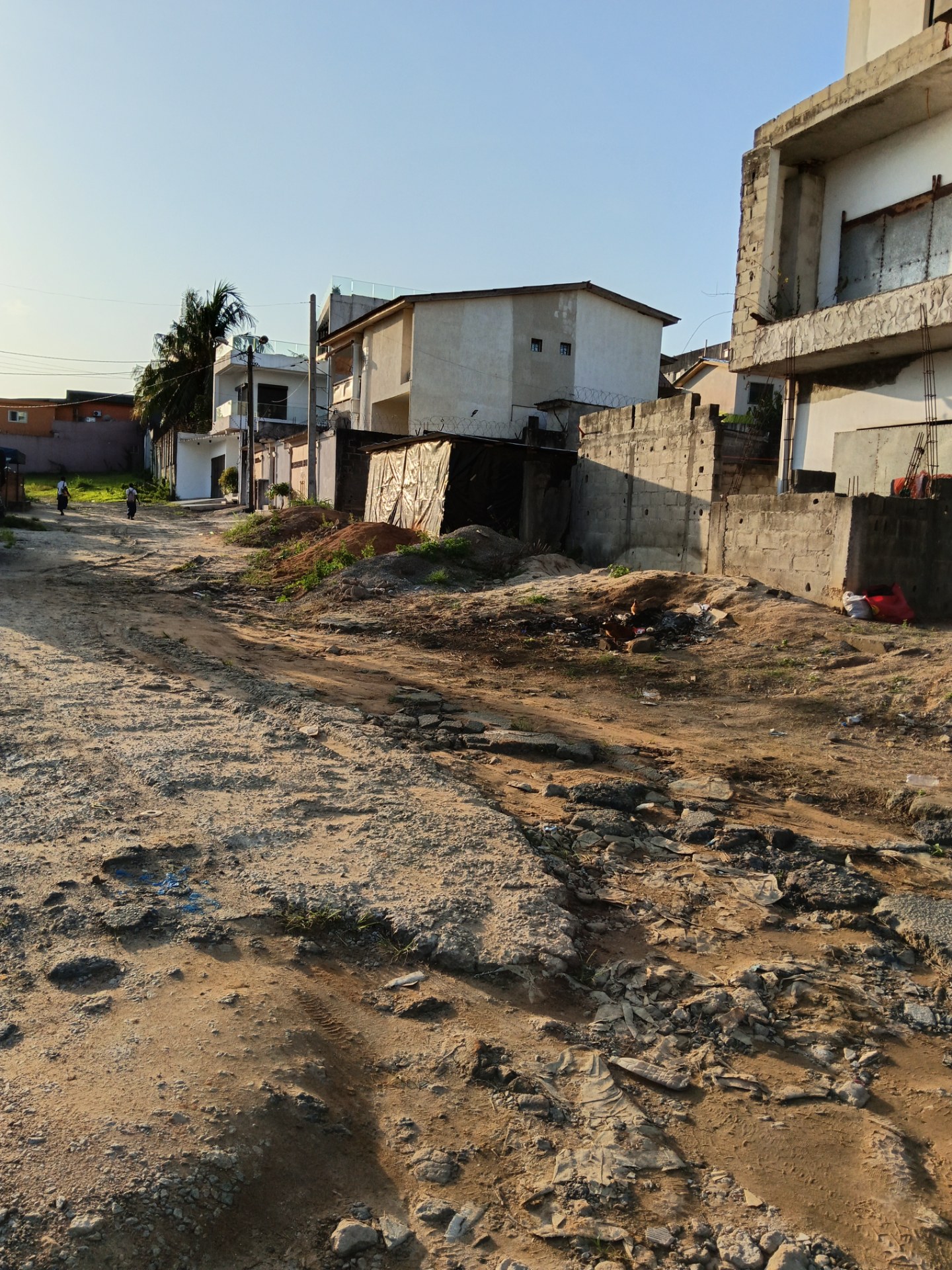 Terrain de 450 m² a cocody rivera cité sir secteur chawarma +