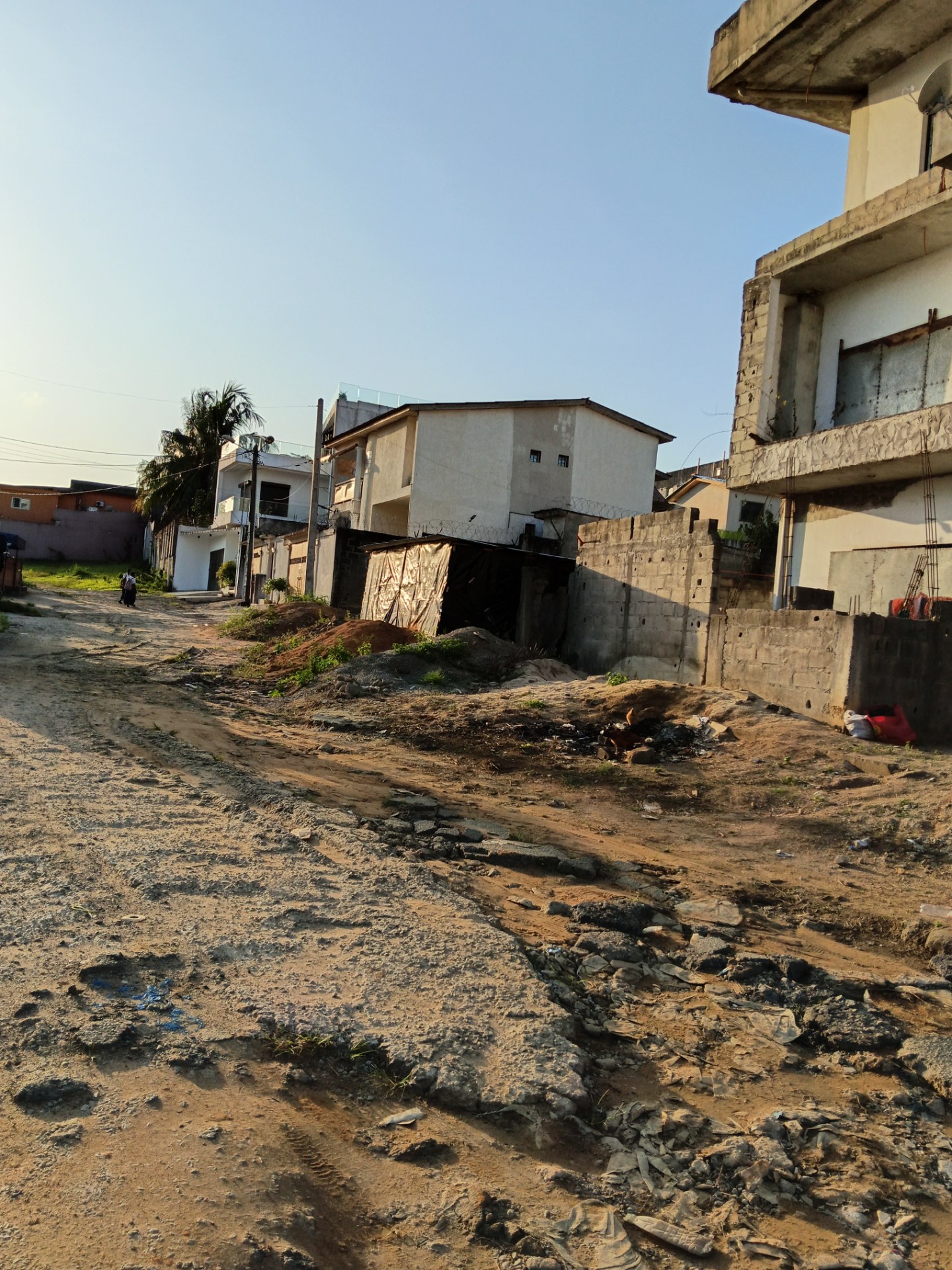 Terrain de 450 m² a cocody rivera cité sir secteur chawarma +