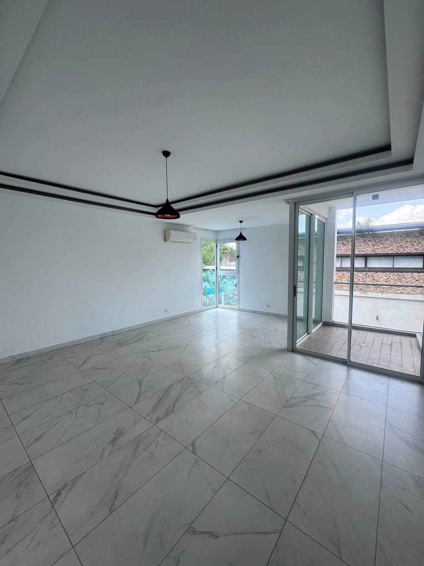 Location appartement 4 pièces Riviera bevers hills