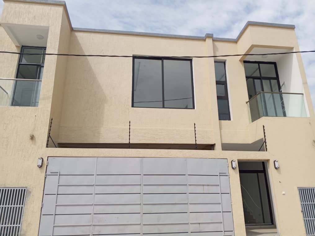 VENTE VILLA DUPLEX 5 PIECES A ANGRE DJOROBITE