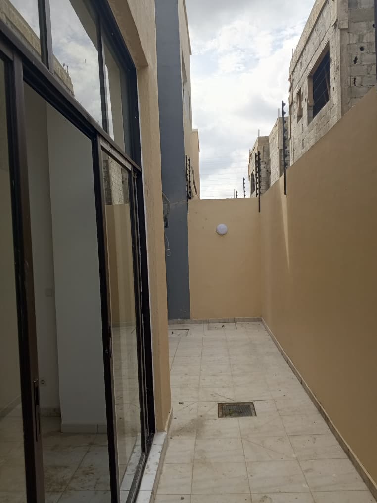 VENTE VILLA DUPLEX 5 PIECES A ANGRE DJOROBITE