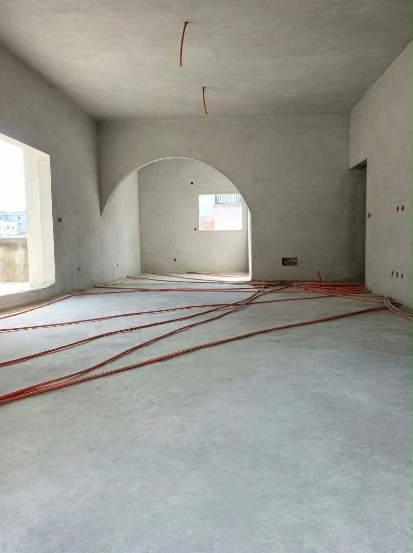 VILLA 11 PIÈCES A VENDRE GROS ŒUVRE DJOROBITÉ