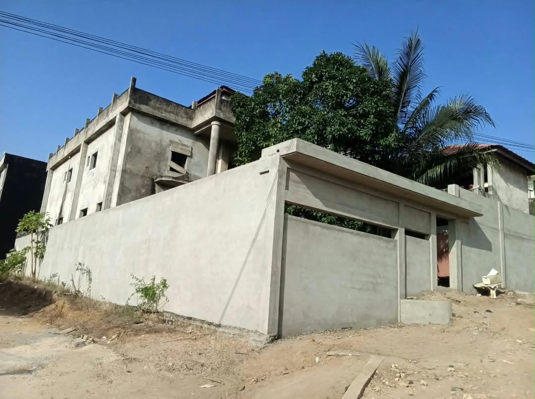 VILLA 11 PIÈCES A VENDRE GROS ŒUVRE DJOROBITÉ