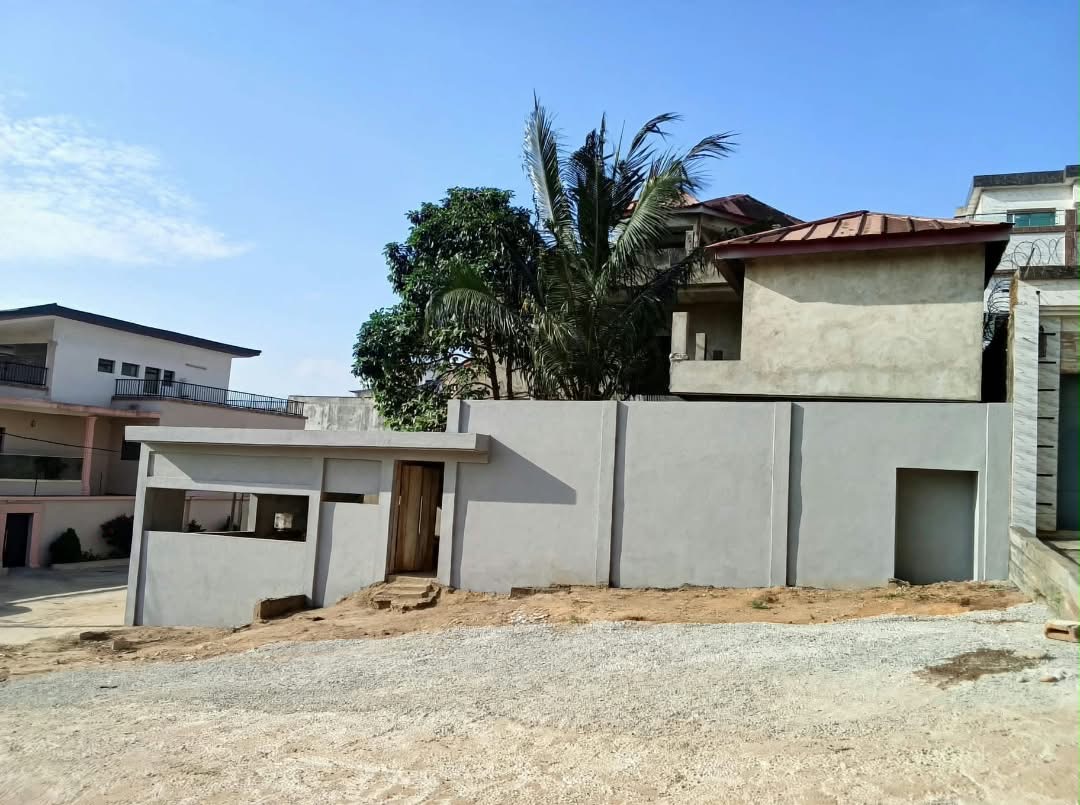 VILLA 11 PIÈCES A VENDRE GROS ŒUVRE DJOROBITÉ