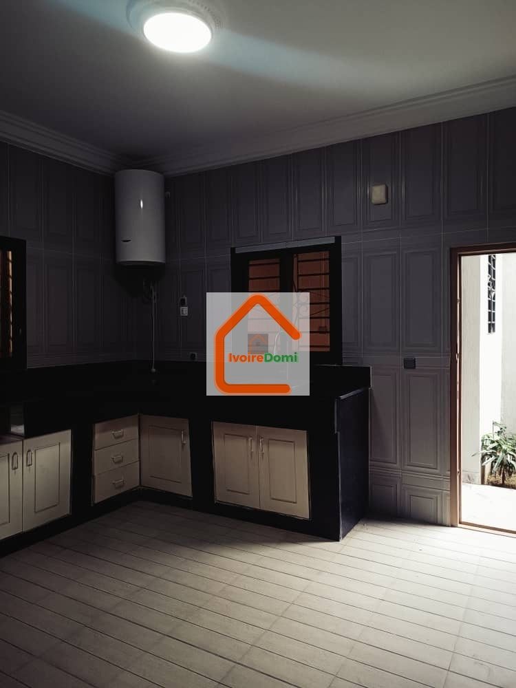 BUREAU OU HABITATION 𝐕𝐈𝐋𝐋𝐀 𝐃𝐔𝐏𝐋𝐄𝐗 𝐃𝐄 𝟎7 𝐏𝐈È𝐂𝐄𝐒