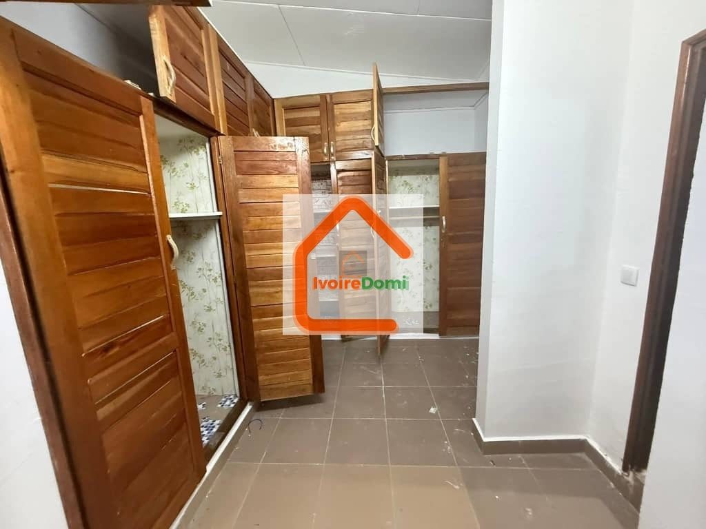 #LOCATION MAGNIFIQUE VILLA DUPLEX DE 6 PIÈCES COUR AVANT ET COUR DISPONIBLE À FAYA