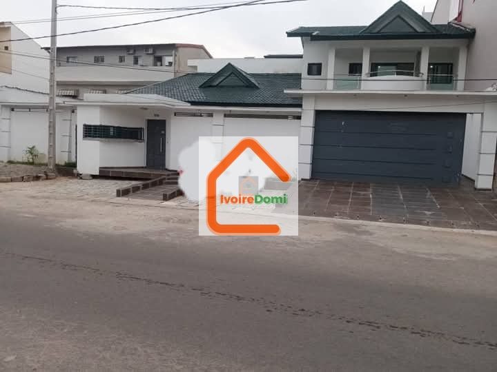 A ANGRÉ 8E TRANCHE UNE VILLA DUPLEX DE 10-PIECES. GARAGE DE PLUSIEURS