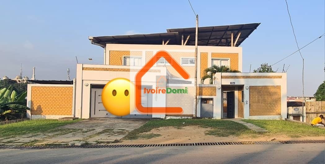 LOCATION, Riviera Bonoumin Une grande maison de 07 pièces disponible