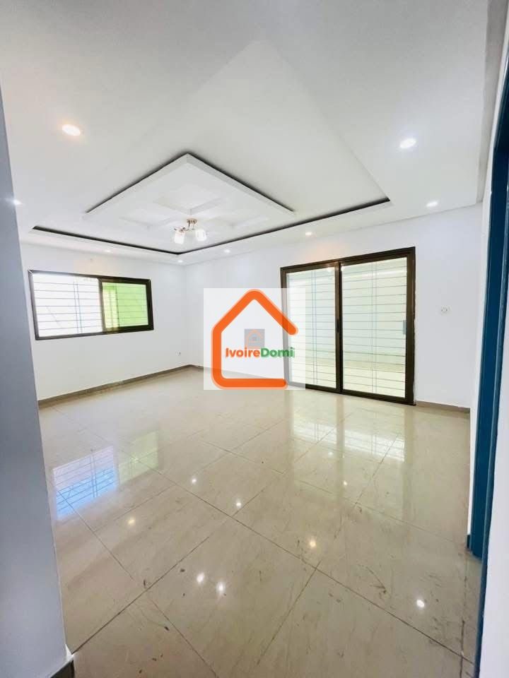CÔTÉ DIVOIRE ( PORT-BOUET ) A LOUER VILLA 🏠 BASSE (04)PIÈCES ABIDJAN ROND POINT ANANI