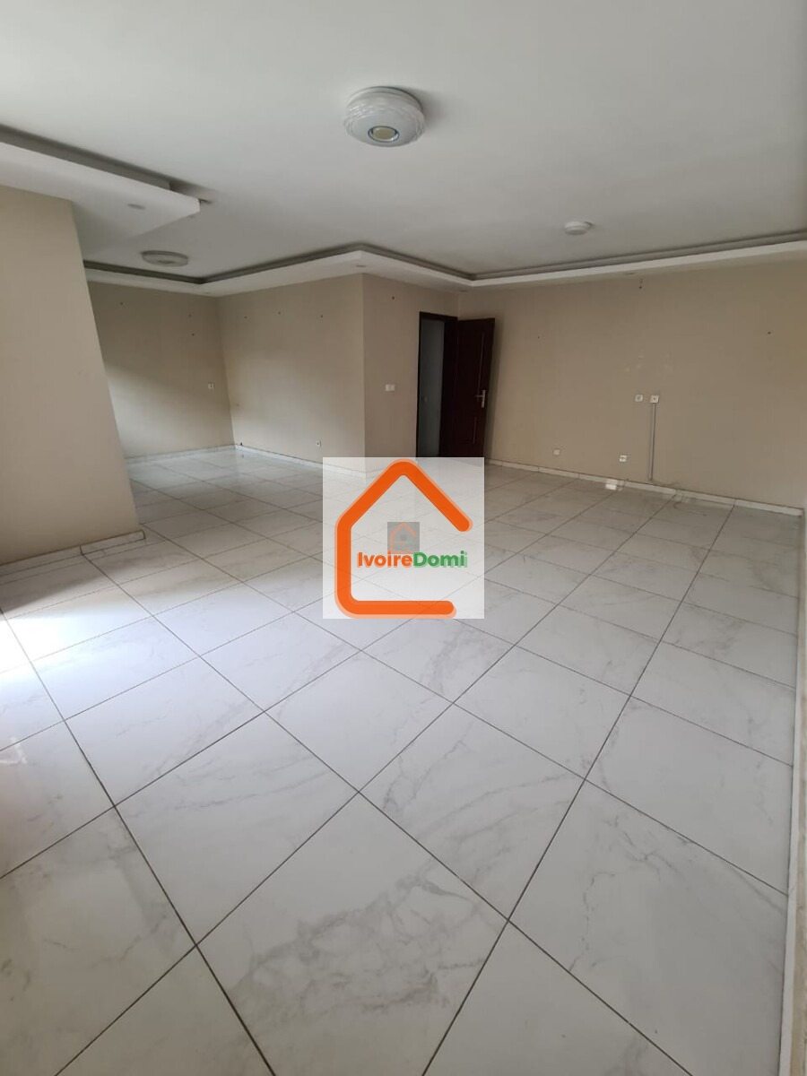 Disponible a angré nouveau chu cité harmonie une duplex composé de Deux grand salon