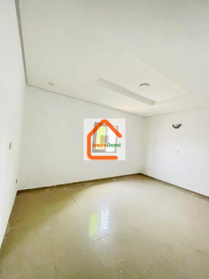 CÔTÉ DIVOIRE ( PORT-BOUET ) A LOUER VILLA 🏠 BASSE (04)PIÈCES ABIDJAN ROND POINT ANANI