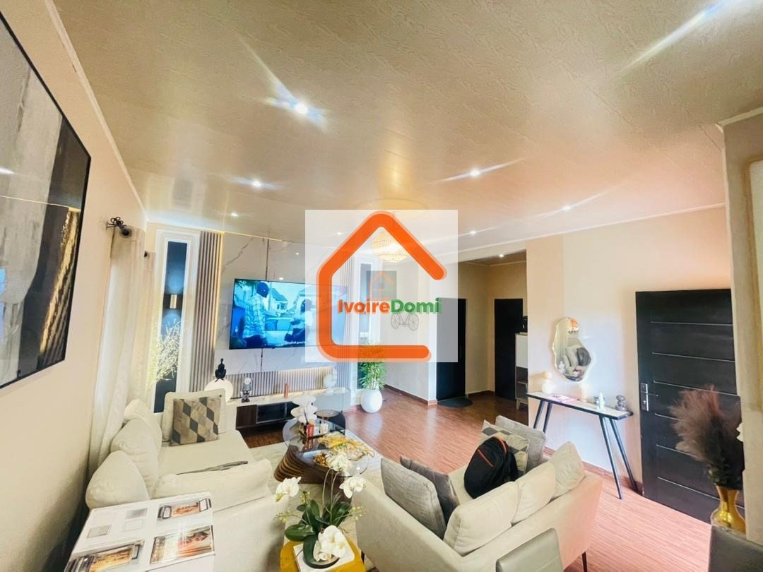 Villa basse haut standing de 3 pièces à louer dans l’immédiat avec les meubles à Cocody