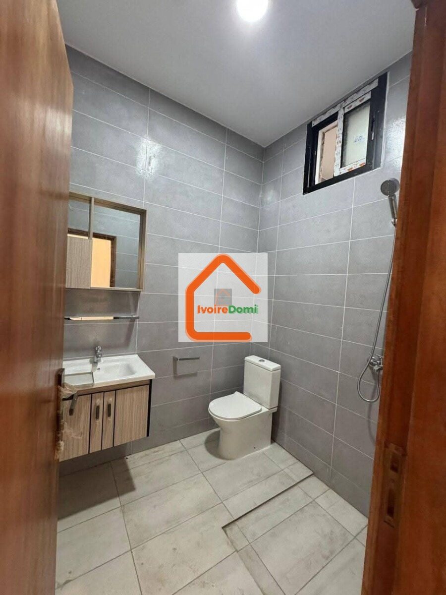 📍BASSAM🏡 À LOUER ✨Villa 5 pièces + Piscine ✅Loyer 800000 FCFA 📍 Grand-Bassam, Modeste