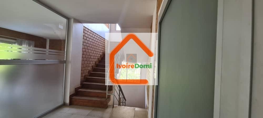 LOCATION, Riviera Bonoumin Une grande maison de 07 pièces disponible