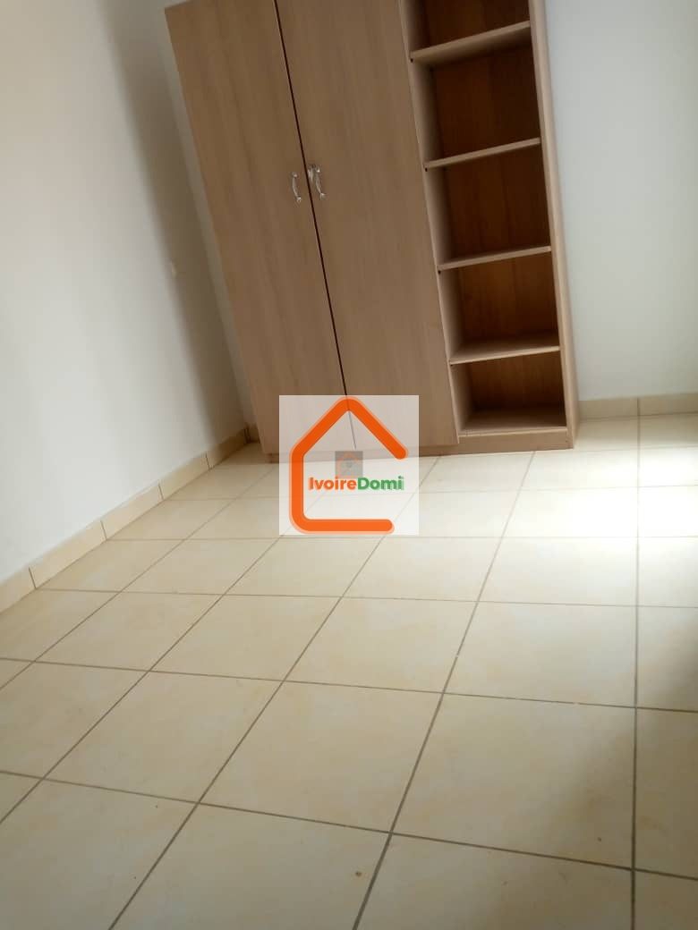 À Bingerville d’une 4 pièces dans la cité Addoha ( en allant dans le village