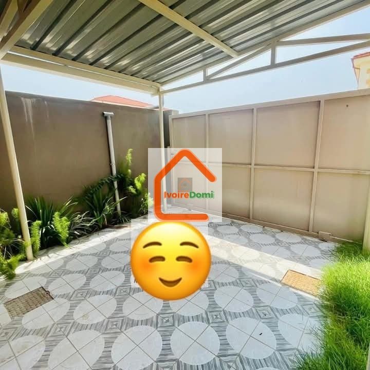 📍BASSAM CITÉ ITALIA MODESTE À louer villa 5 pièces + Piscine ✅Loyer 1300000 fcfa.