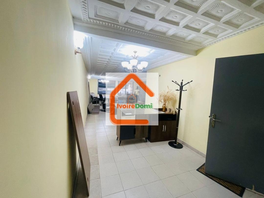 En location Villa Basse 4 pièces avec 2 indépendance cour avant et arrière a ANGRÉ Sicogi