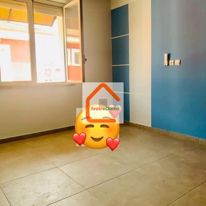 📍BASSAM CITÉ ITALIA MODESTE À louer villa 5 pièces + Piscine ✅Loyer 1300000 fcfa.