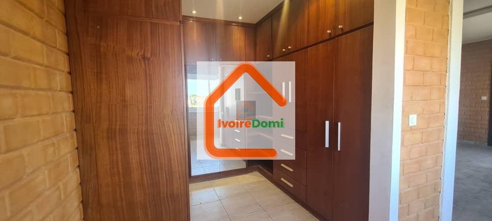 LOCATION, Riviera Bonoumin Une grande maison de 07 pièces disponible