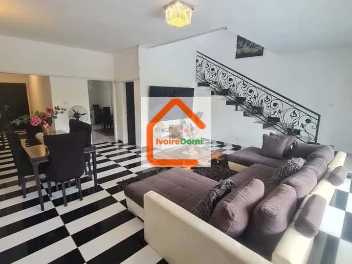 À LOUER : Magnifique Duplex🏡 5 PIÈCES MEUBLÉE avec Piscine 📍Bassam Carrefour Bâteau