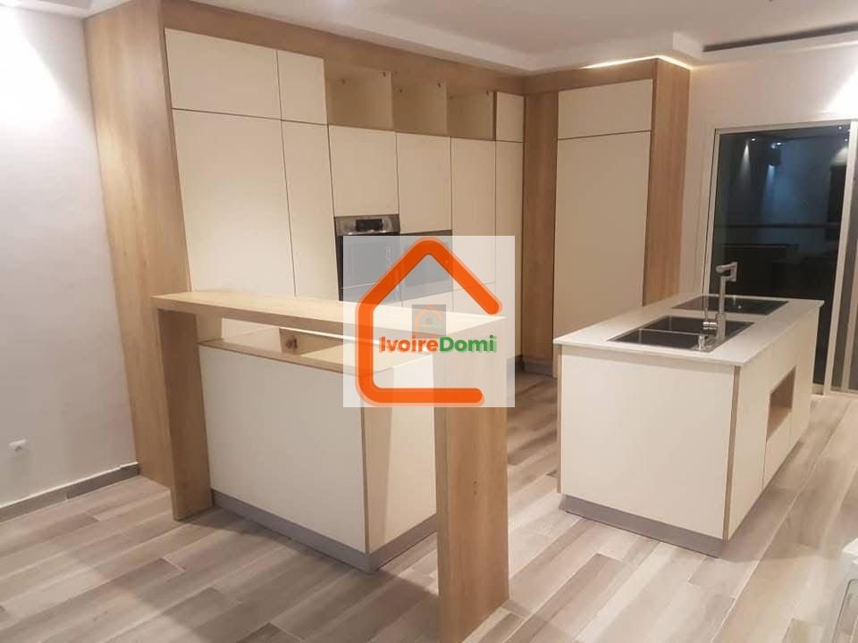 Nous mettons en location cette villa duplex à Cocody Rivièra 4 synacaci 2 !!!! Loyer: